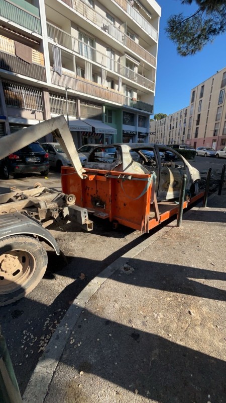 Enlèvement d’un Véhicule Incendié a Aix-en-Provence