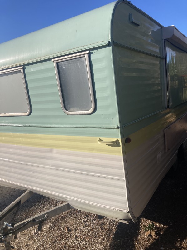 Enlèvement de caravane à Trets 