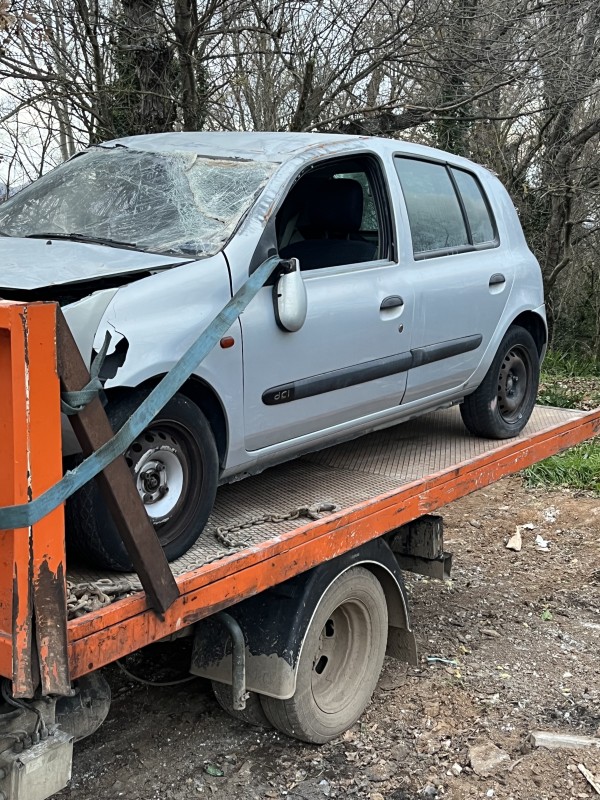 Epaviste gratuit à Trets pour enlèvement d'épave de voiture accidentée