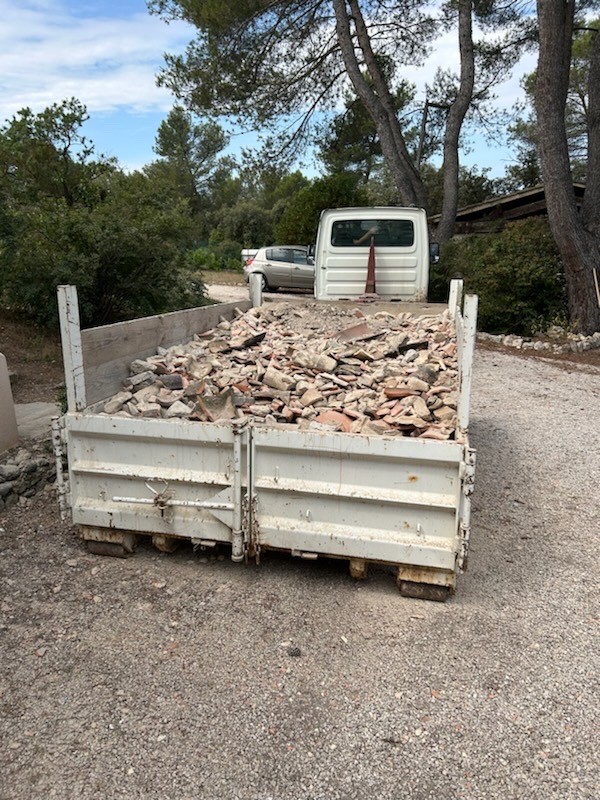  pose de Benne 5 m³ pour évacuation gravats à Luynes