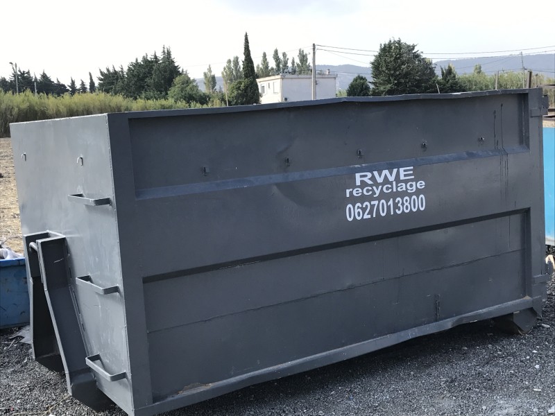 Louer une benne DIB 3m3 à 15 m3 pour une journée par l'intermédiaire d'un professionnel à Aix-en-Provence