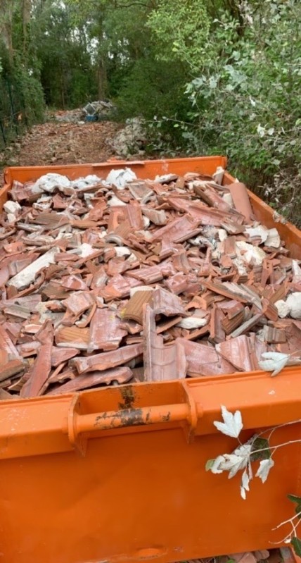 Location de benne à gravats  pour évacuer des déchets à Marseille - Bennes de 3 à  6m3 livrées en 24h